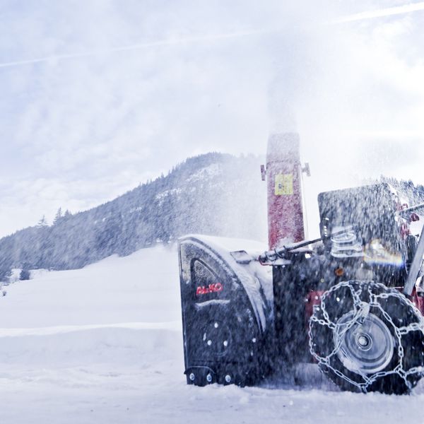 Снігоприбиральник бензиновий AL-KO SnowLine 560 II, 5.4 к.с., 560 мм, до 15 м фото