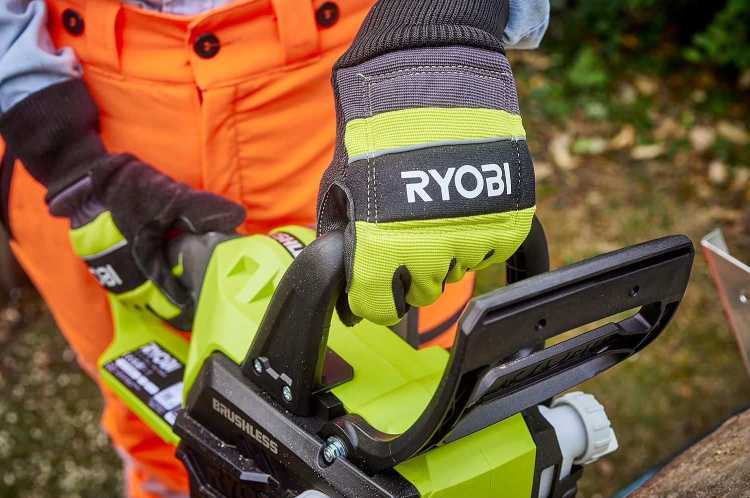 Перчатки Ryobi для роботи бензопилою фото