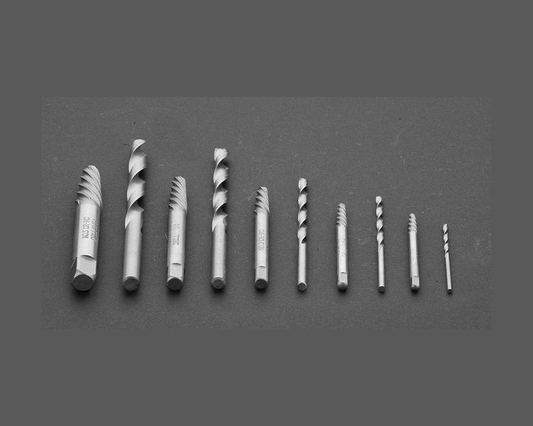 Набор экстракторов винтов со сверлами NEO TOOLS 09-609, 2-7.5 мм, Cr-Mo, 10 ед. фото