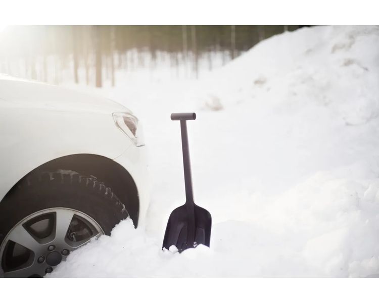 Лопата автомобільна для снігу композитна FISKARS Solid Shovel, 63 см, 0.5 кг фото