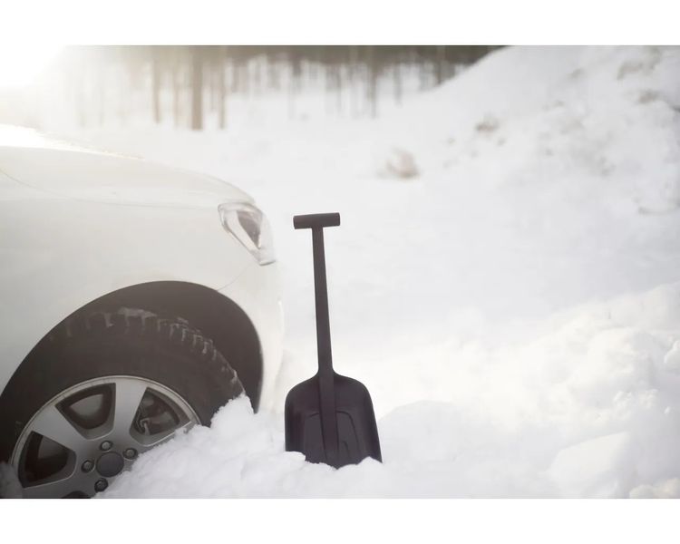 Лопата автомобильная для снега композитная FISKARS Solid Shovel, 63 см, 0.5 кг фото