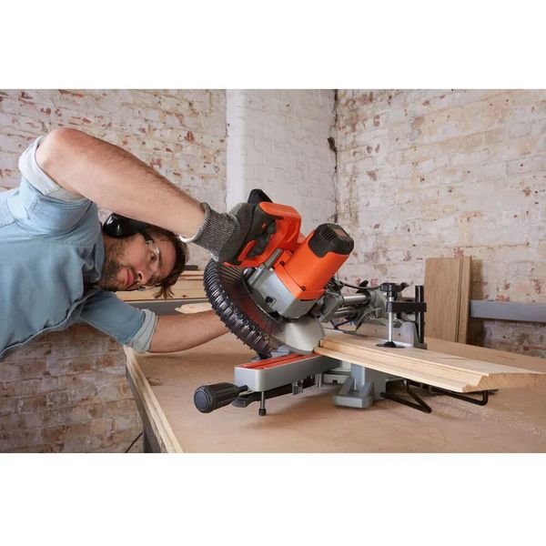 Black+Decker BES700 пила торцювальна з протяжкою, 1600 Вт, диск 216 мм, 4800 об/хв фото