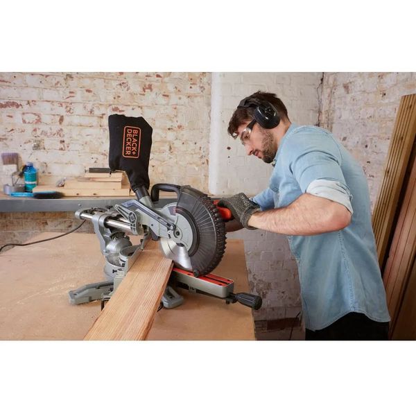 Black+Decker BES700 пила торцювальна з протяжкою, 1600 Вт, диск 216 мм, 4800 об/хв фото