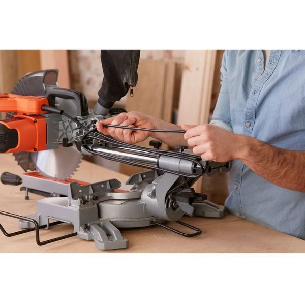 Black+Decker BES700 пила торцювальна з протяжкою, 1600 Вт, диск 216 мм, 4800 об/хв фото