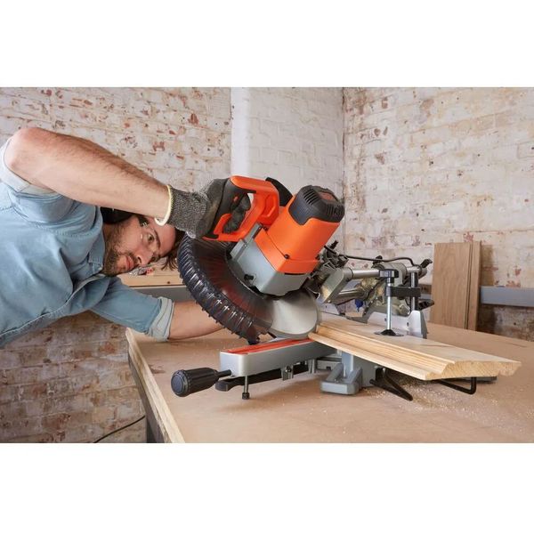 Black+Decker BES710 торцовочная пила с протяжкой, 2100 Вт, диск 254 мм, 5000 об/мин фото