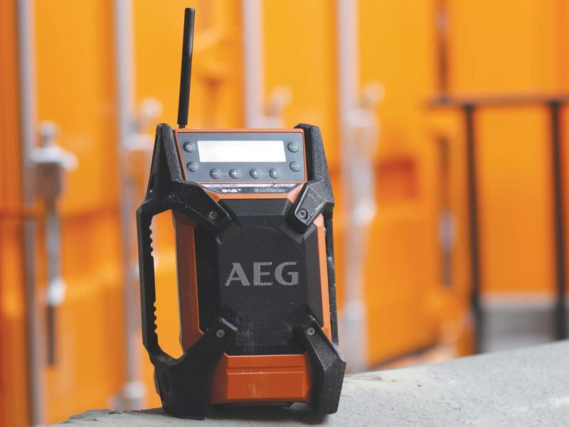 Радио строительное AEG BR 1218C (4935451539), питание сеть/аккумулятор, FM/DAB+, AUX фото