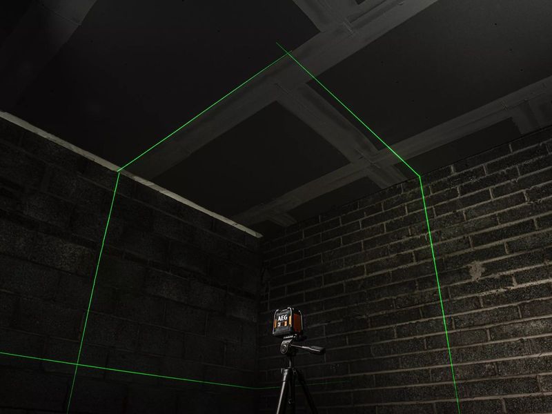 Нивелир лазерный профессиональный зеленый до 30 м AEG CLG330-K, 3 линии + точка фото