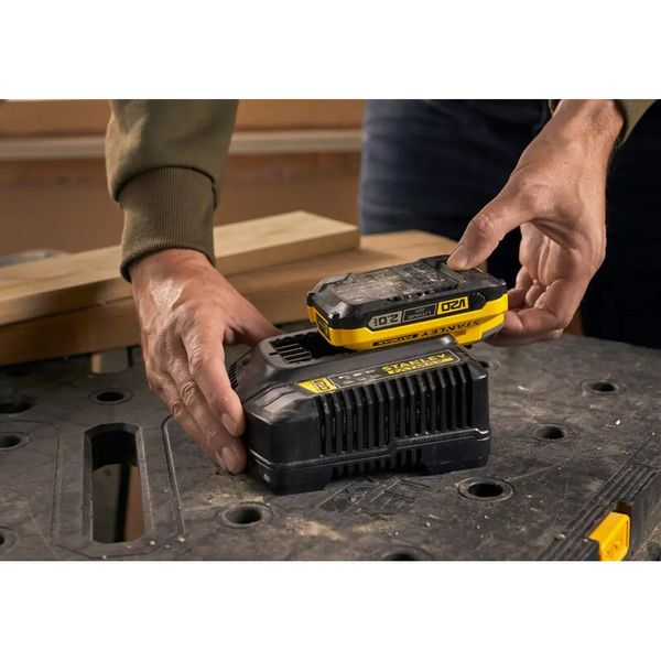 Stanley FatMax SFMCB12D2 два аккумулятора 2 Ач + зарядное устройство, 18В фото