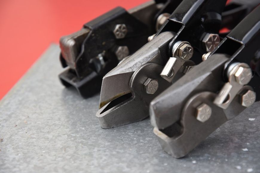 Ножницы по металлу для высечения треугольников YATO YT-18970, 230 мм, CrV, угол 30° фото